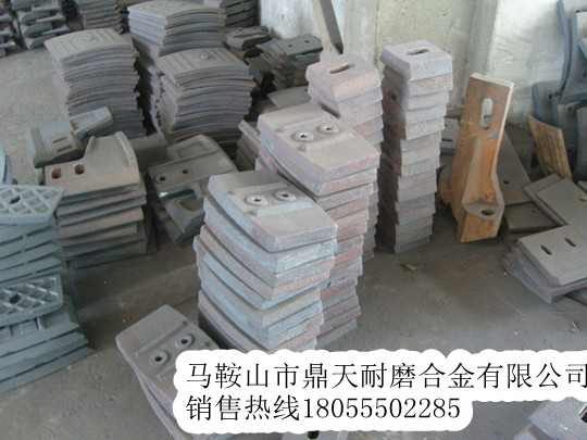 洛陽(yáng)佳一2000水泥攪拌機高鉻襯板、耐磨葉片、攪拌臂安裝維修